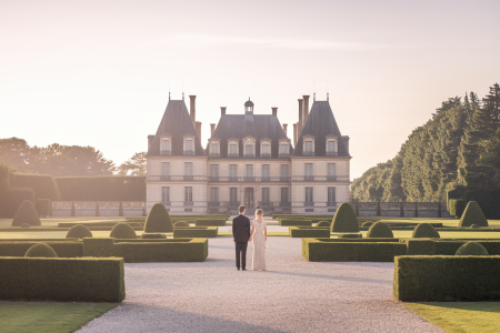 chateau-historique-jardin-pelouse-couple