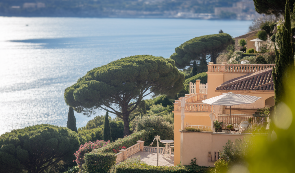 complexe-appartements-colline-riviera-mediterraneen