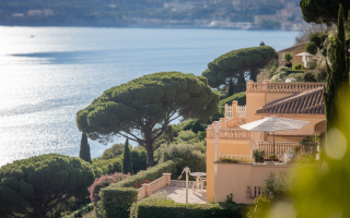 complexe-appartements-colline-riviera-mediterraneen