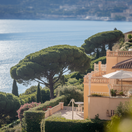complexe-appartements-colline-riviera-mediterraneen
